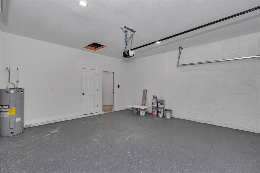 Spacious, unfurnished interior of a new home in , Ocala (Image 37).