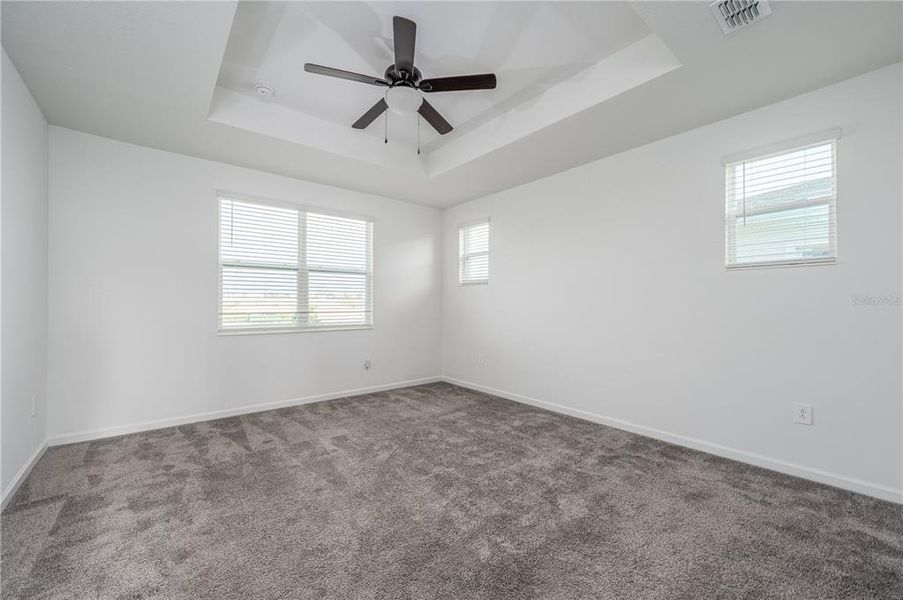 Spacious, unfurnished interior of a new home in , Davenport (Image 27).