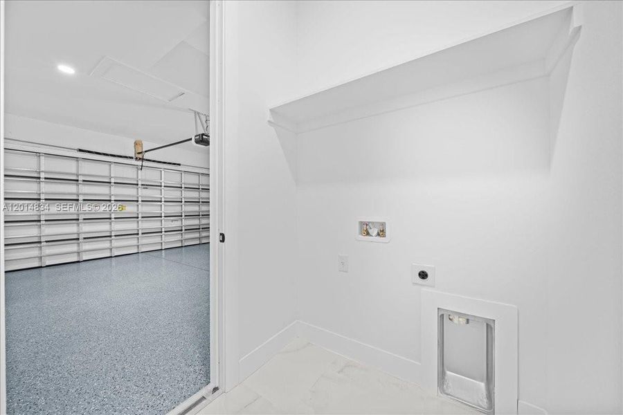 Spacious, unfurnished interior of a new home in , Lehigh Acres (Image 28).