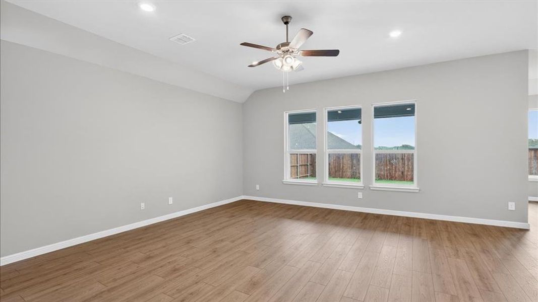 Spacious, unfurnished interior of a new home in , Grand Prairie (Image 17).