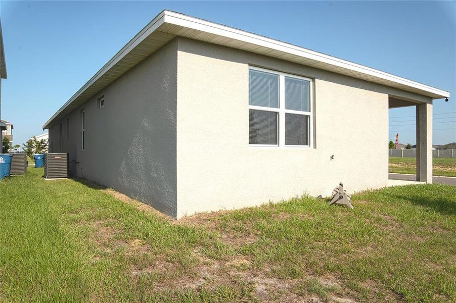 Exterior details and patio area of a home in , Haines City (Image 24).