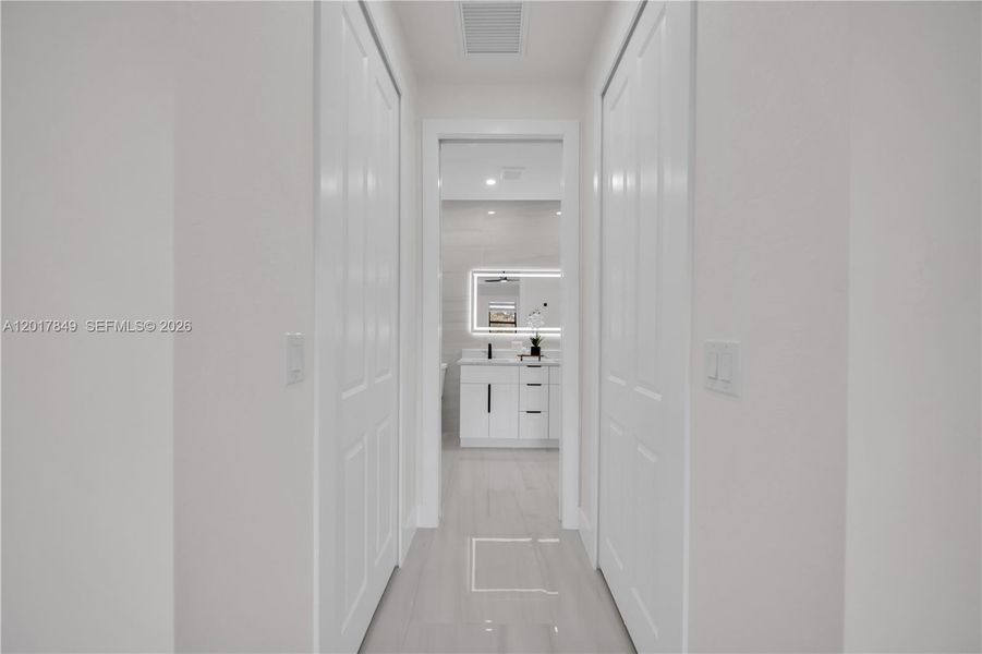 Spacious, unfurnished interior of a new home in , Lehigh Acres (Image 38).