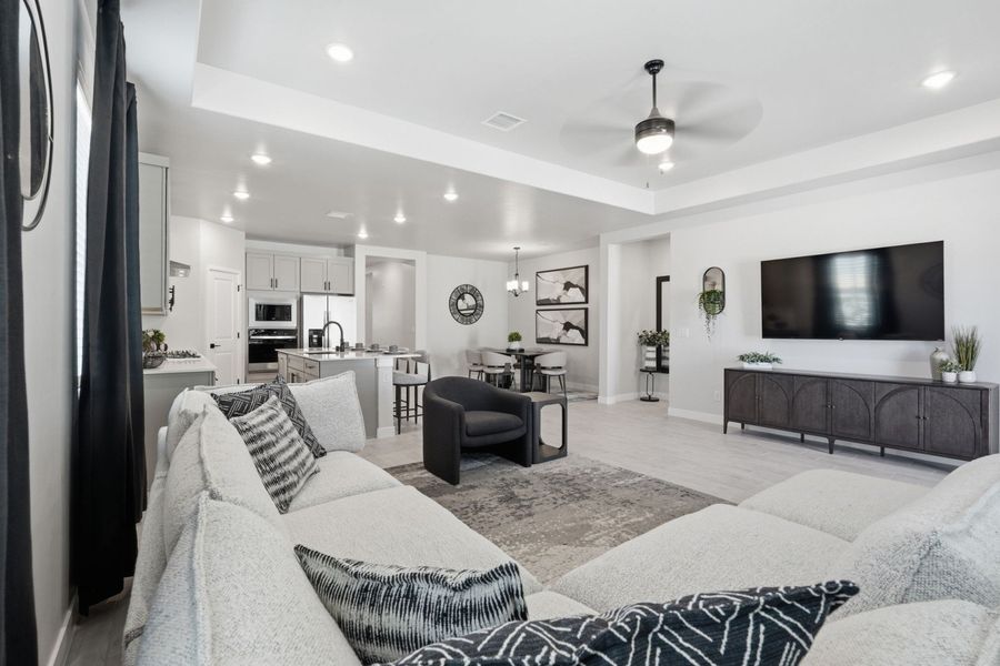 Representative furnished interior of a home built from the Santa Rosa by Hakes Brothers in Paseo Del Este, El Paso (Image 10).