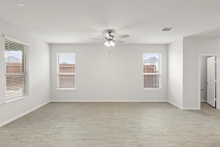 05. 2512 Russell - Family