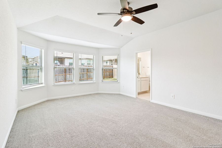 Spacious, unfurnished interior of a new home in Lark Canyon, New Braunfels (Image 38).