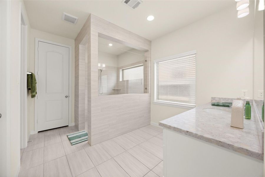 Furnished interior view inside a new home in Amira, Tomball (Image 5).
