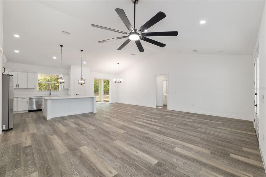 Spacious, unfurnished interior of a new home in , Dunnellon (Image 54).