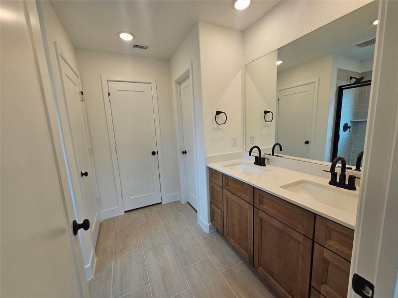 Furnished interior view inside a new home in , Conroe (Image 6).