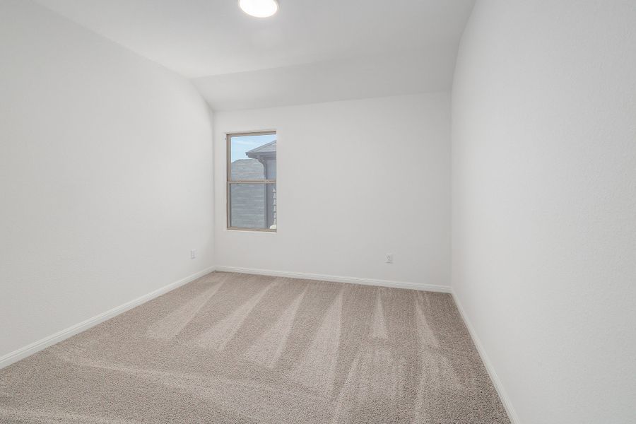 Spacious, unfurnished interior of a new home in Trinity Ranch, Elgin (Image 31).