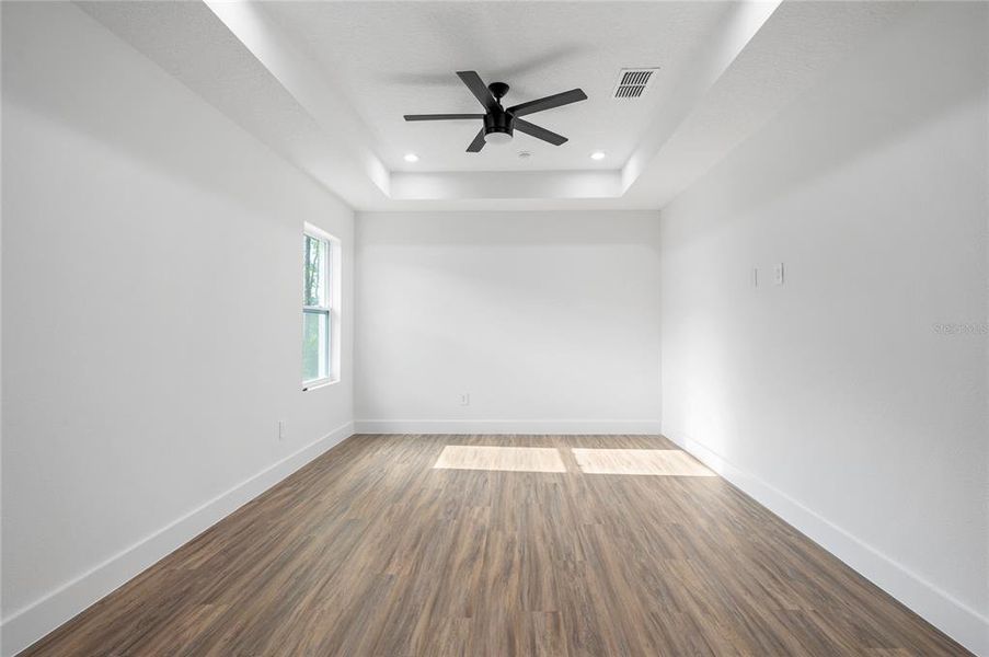 Spacious, unfurnished interior of a new home in , Deltona (Image 38).