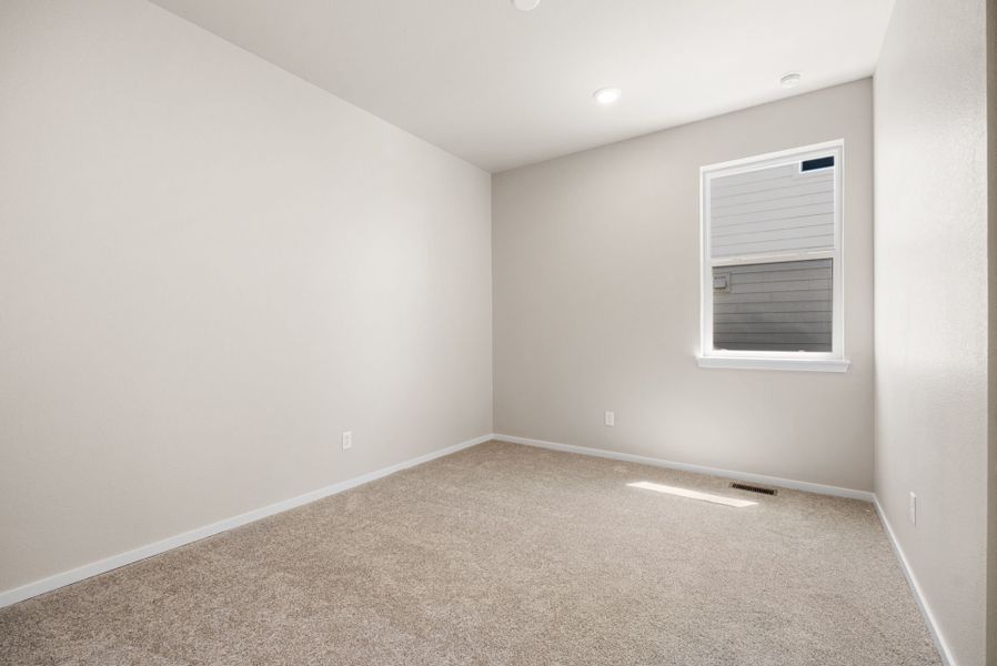 Spacious, unfurnished interior of a new home in Wolf Creek Run West, Strasburg (Image 19).