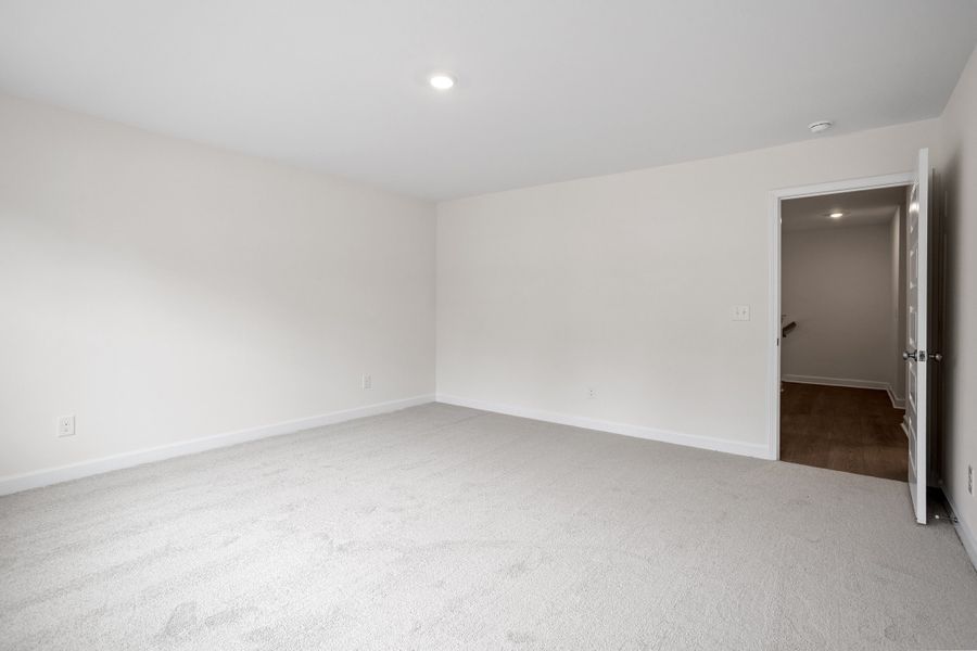 Spacious, unfurnished interior of a new home in Georgias Landing, Raleigh (Image 35).