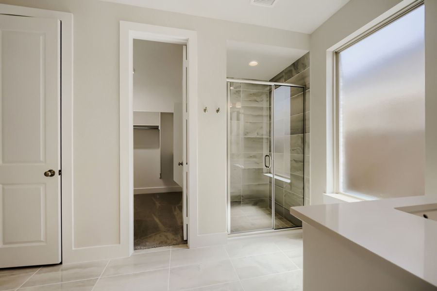 1636 Corrnwall - Main Bathroom 1636 Corrnwall - Main Bathroom