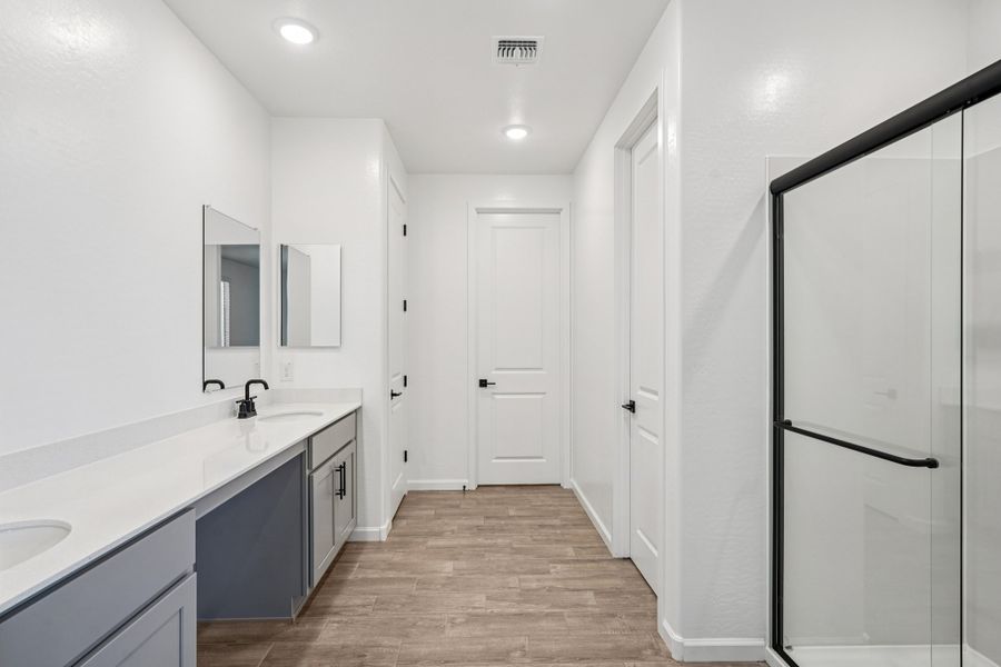 Primary bath. Finishes and options may vary.