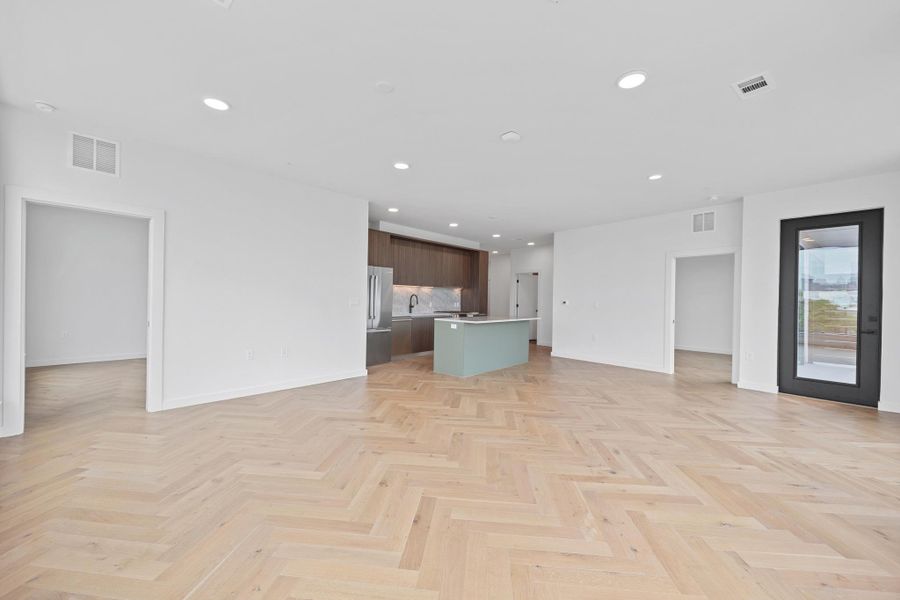 Spacious, unfurnished interior of a new home in , Austin (Image 15).