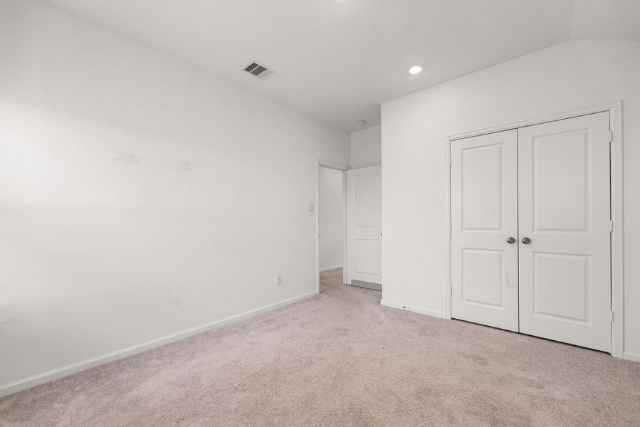 Spacious, unfurnished interior of a new home in Sunterra, Katy (Image 41).