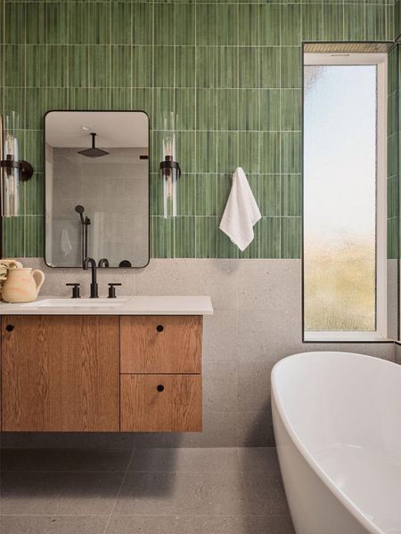Bathroom featuring tiled shower