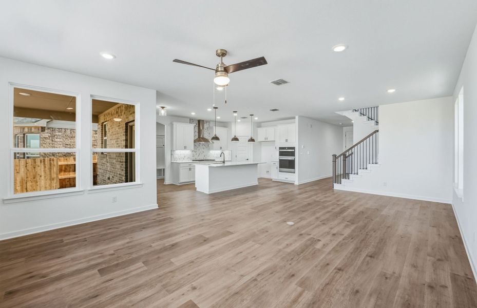 Spacious, unfurnished interior of a new home in Sunfield, Buda (Image 32).