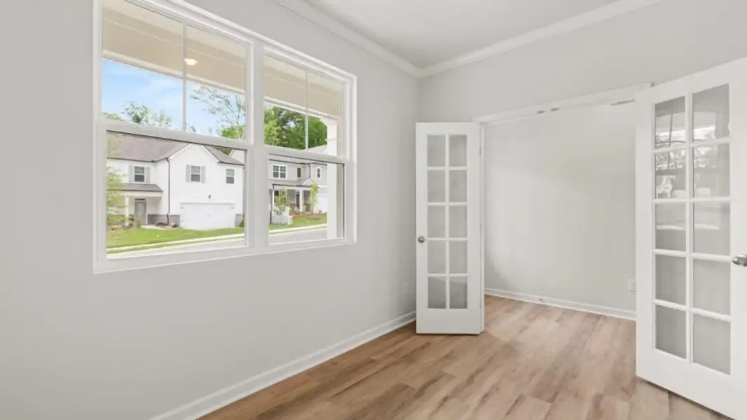 Spacious, unfurnished interior of a new home in Creekview, Atlanta (Image 28).