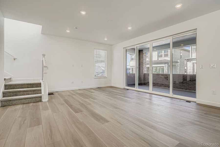 Spacious, unfurnished interior of a new home in Vermilion Creek: The Skyline Collection, Centennial (Image 10).