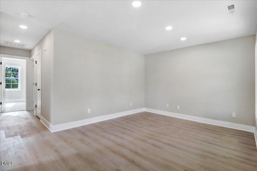 35-303 E James St-35