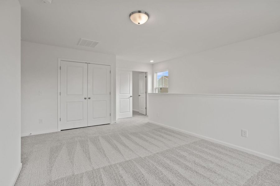 Spacious, unfurnished interior of a new home in Bellevue, Greenville (Image 21).