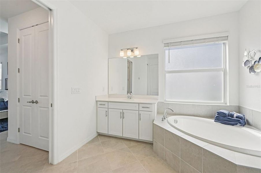 Furnished interior view inside a new home in , Venice (Image 47).