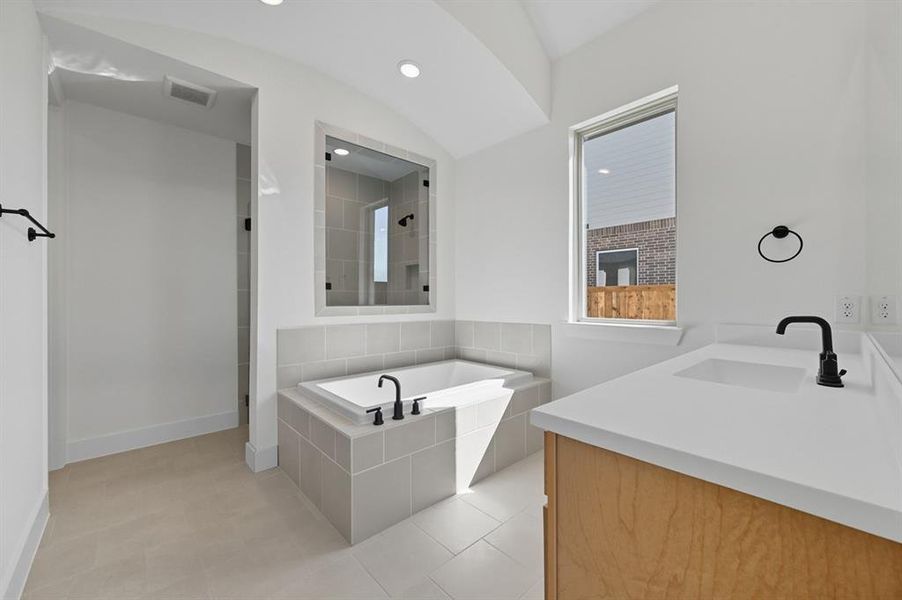 Furnished interior view inside a new home in Ridge Crossing, Waxahachie (Image 3). Furnished interior view inside a new home in Ridge Crossing, Waxahachie (Image 3).