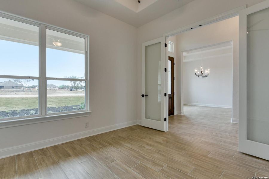 Spacious, unfurnished interior of a new home in Waldsanger, New Braunfels (Image 11).