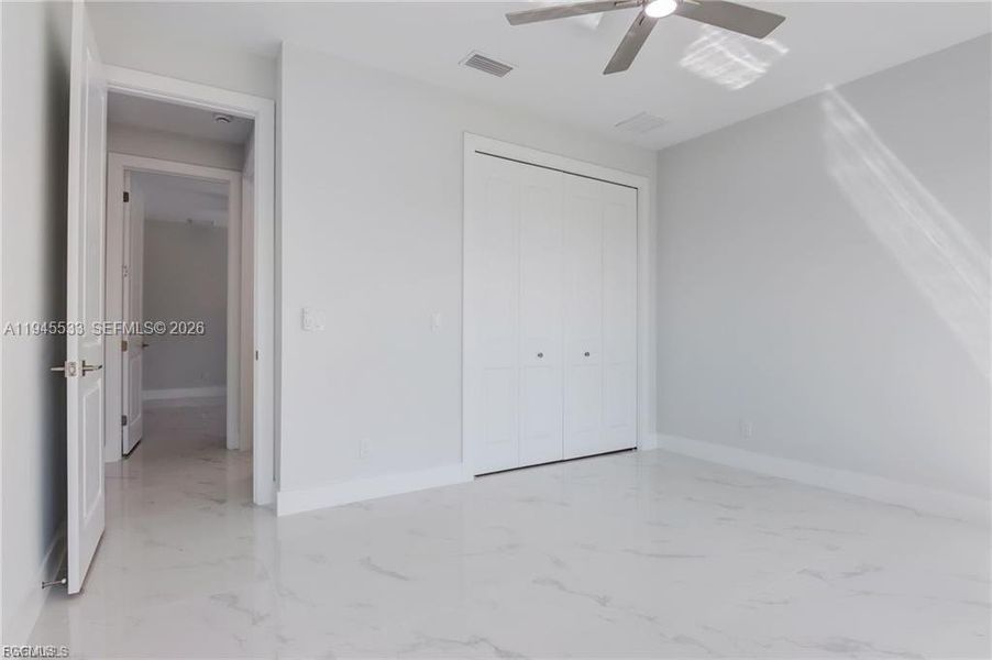 Spacious, unfurnished interior of a new home in , Cape Coral (Image 24).