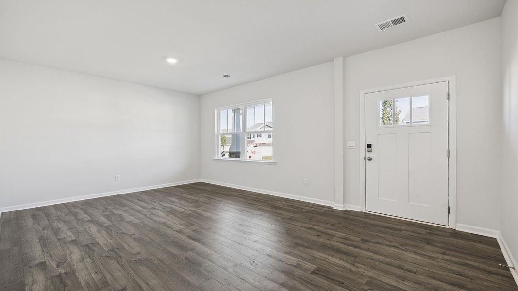 Spacious, unfurnished interior of a new home in Sage Grove, Lyman (Image 16).