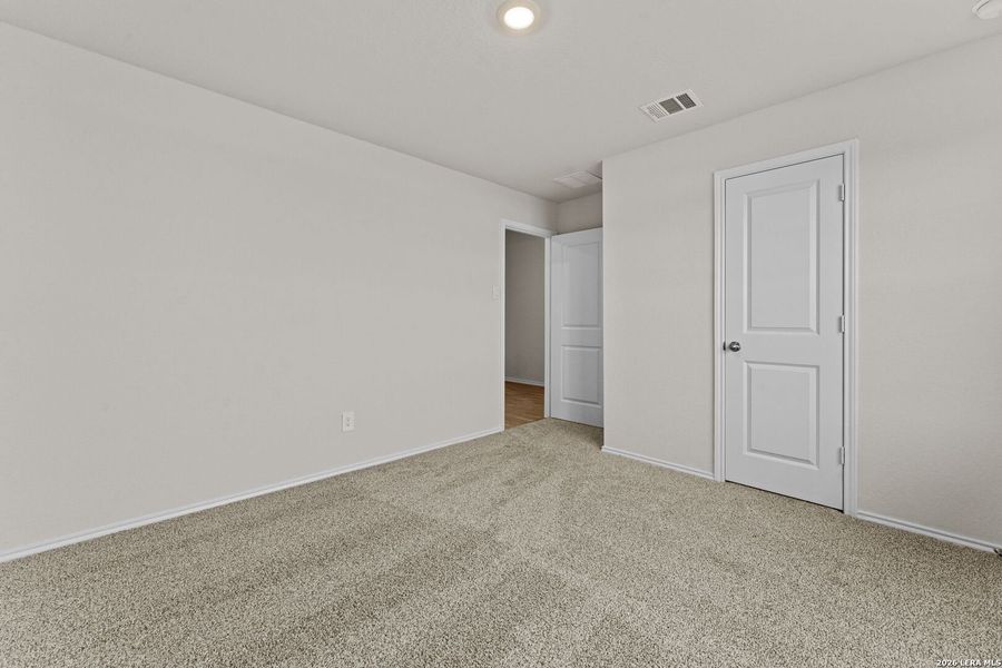 Spacious, unfurnished interior of a new home in Navarro Fields, Seguin (Image 10).