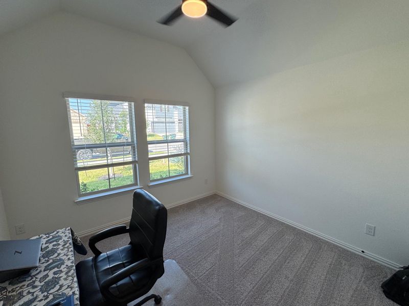 Spacious, unfurnished interior of a new home in Sunfield, Buda (Image 19).