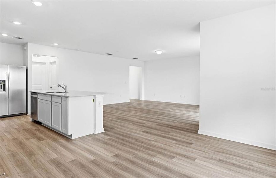 Spacious, unfurnished interior of a new home in Oakfield Lakes, Parrish (Image 11).