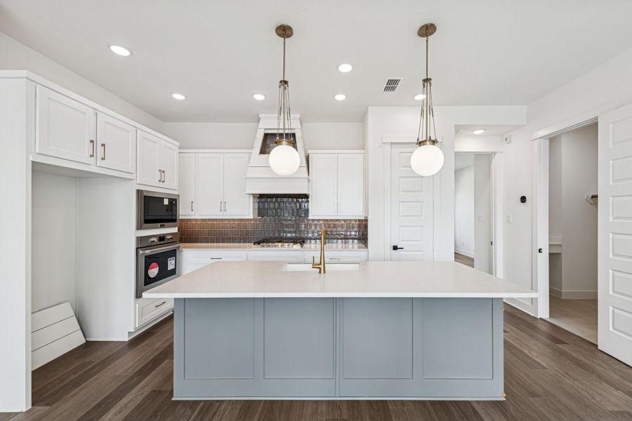 Furnished interior view inside a new home in Retreat at Oak Park, Houston (Image 4).