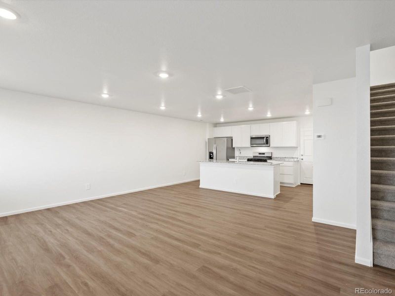 Spacious, unfurnished interior of a new home in Skyview at High Point, Aurora (Image 15).