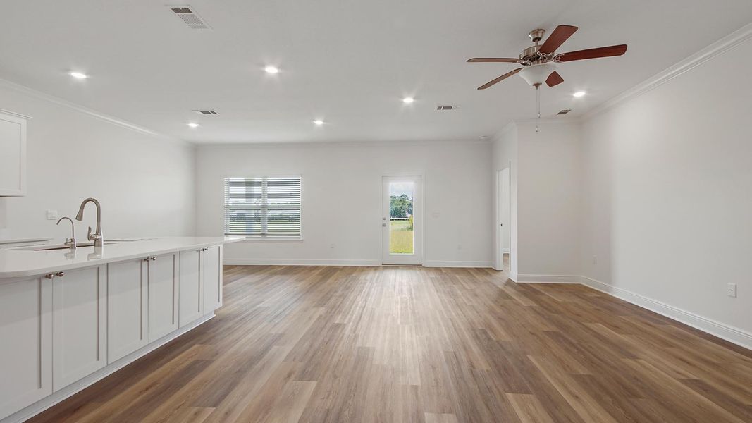 Spacious, unfurnished interior of a new home in Caballeros Estates At Hombre, Panama City Beach (Image 13).