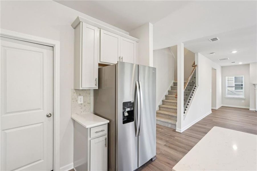Furnished interior view inside a new home in Ivey Township, Dallas (Image 17).