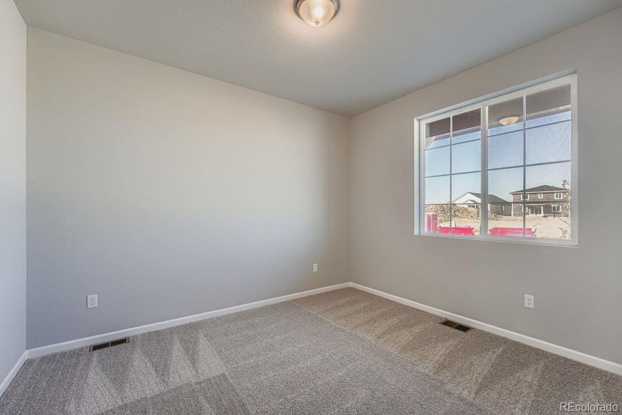 Spacious, unfurnished interior of a new home in Wolf Creek Run, Strasburg (Image 9).