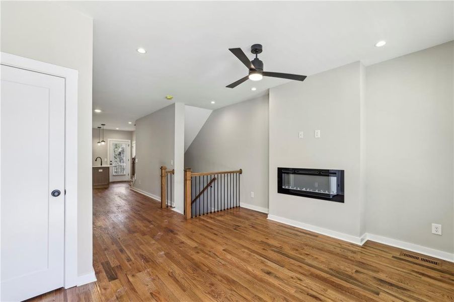 Spacious, unfurnished interior of a new home in , Atlanta (Image 10).