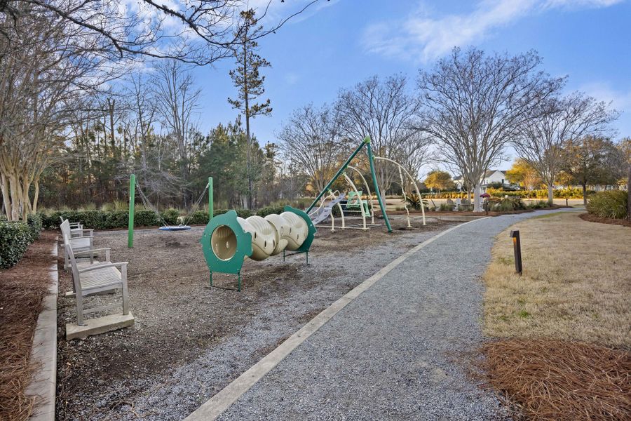 Community amenities in , Summerville (Image 48).