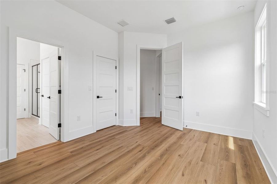 Spacious, unfurnished interior of a new home in , Tampa (Image 63).
