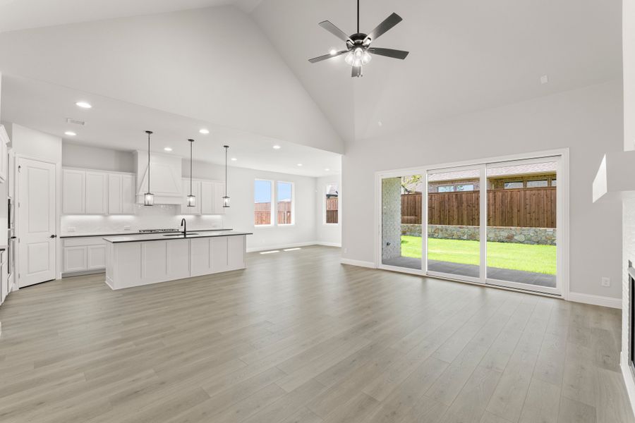 Spacious, unfurnished interior of a new home in Nelson Lake Estates, Rockwall (Image 12). Spacious, unfurnished interior of a new home in Nelson Lake Estates, Rockwall (Image 12).