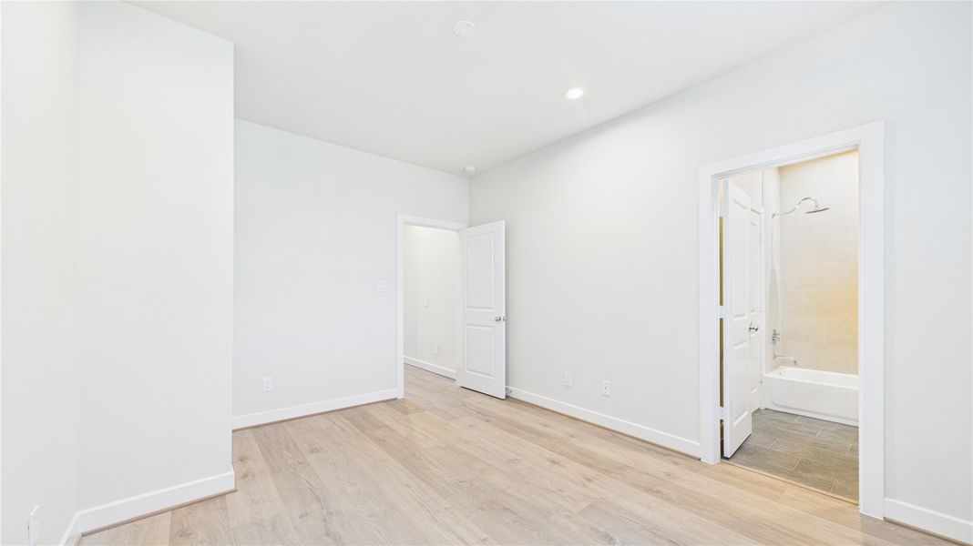 Spacious, unfurnished interior of a new home in Kolbe Square, Houston (Image 21). Spacious, unfurnished interior of a new home in Kolbe Square, Houston (Image 21).