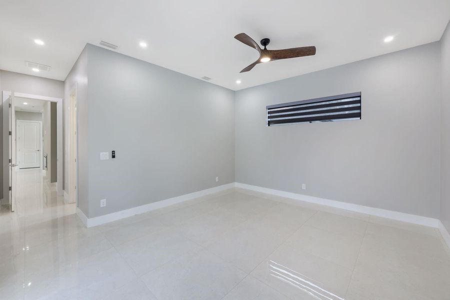 Spacious, unfurnished interior of a new home in , Cape Coral (Image 26).