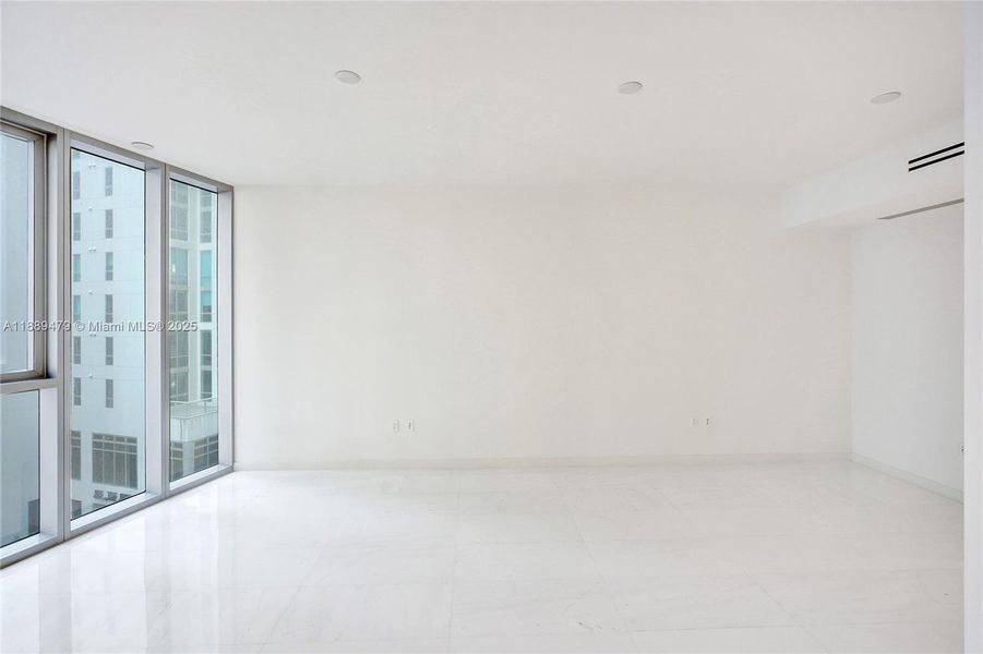 Spacious, unfurnished interior of a new home in , Miami (Image 25).