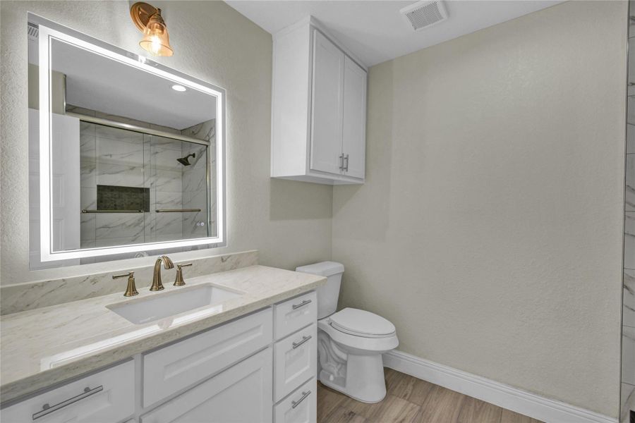 En-suite bathroom En-suite bathroom