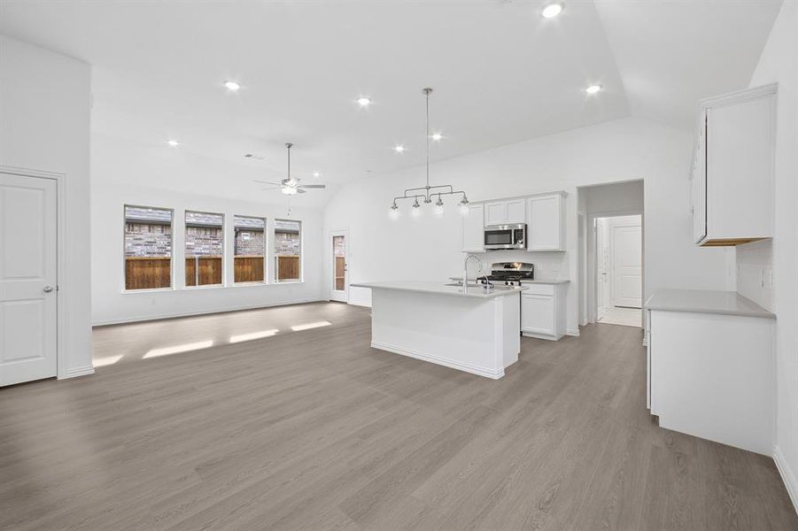 Spacious, unfurnished interior of a new home in Tarrytown, Crowley (Image 15).