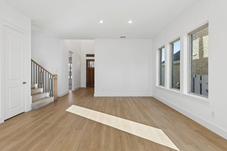 Spacious, unfurnished interior of a new home in Painted Tree Lakeside, McKinney (Image 25).