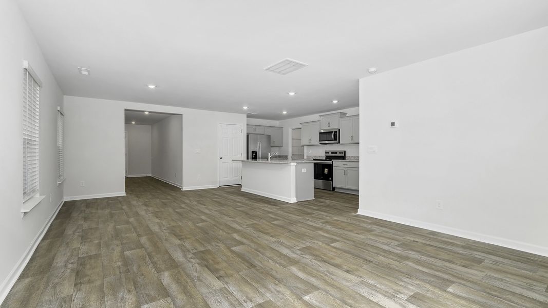 Spacious, unfurnished interior of a new home in Willow Mill, Thomasville (Image 9).